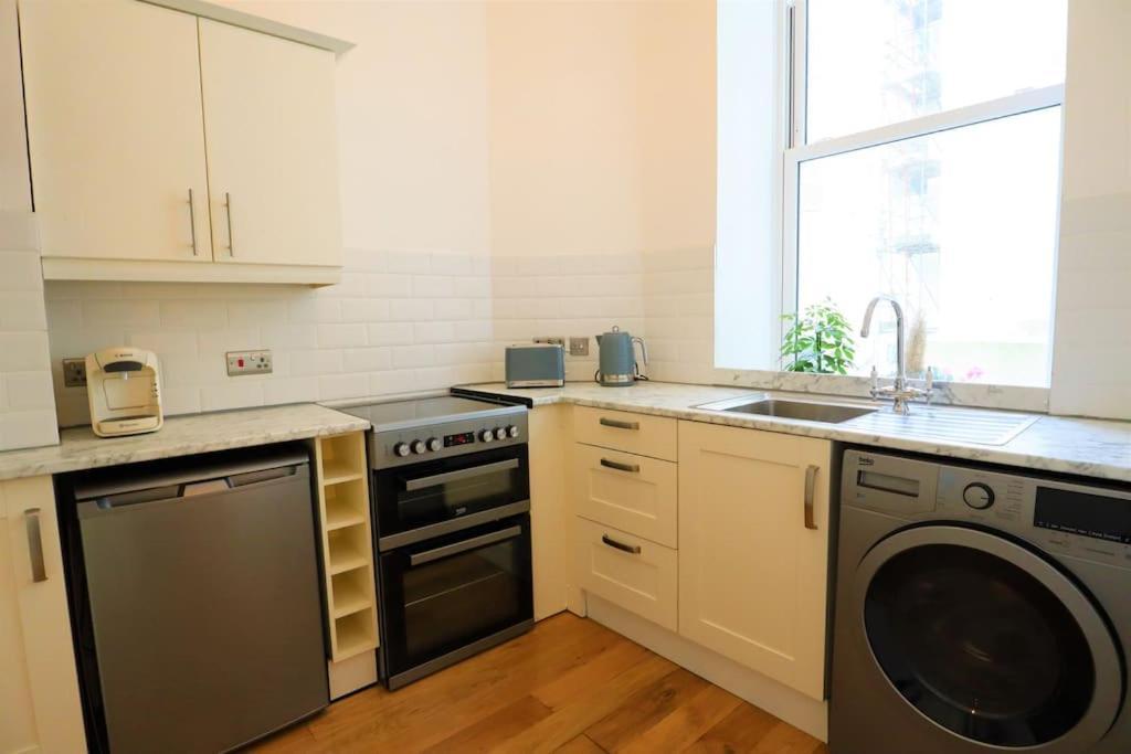 Seagulls Nest- Stylish 1 Bed Seafront Apartment Hastings Exteriör bild